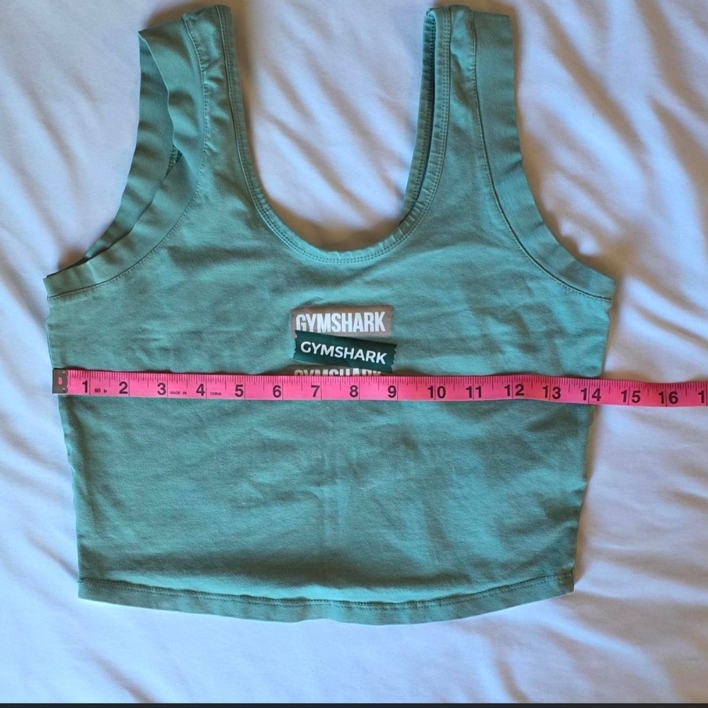 Gymshark Women's Green Crop Top - Picture 2 of 5